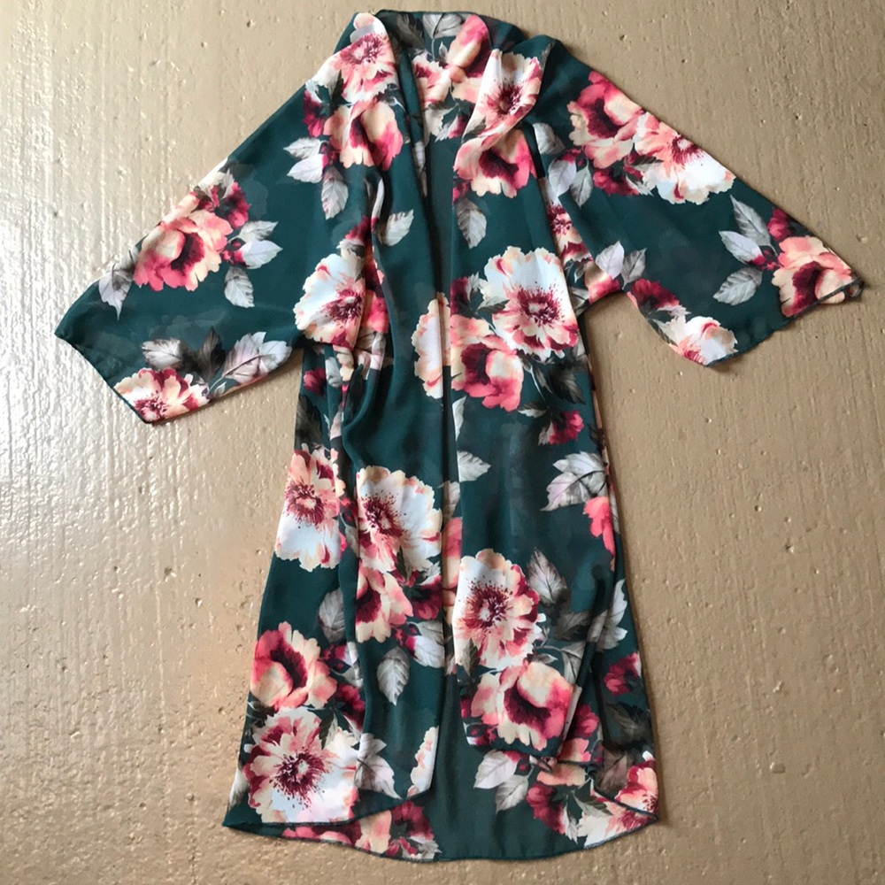 Adorable floral kimono